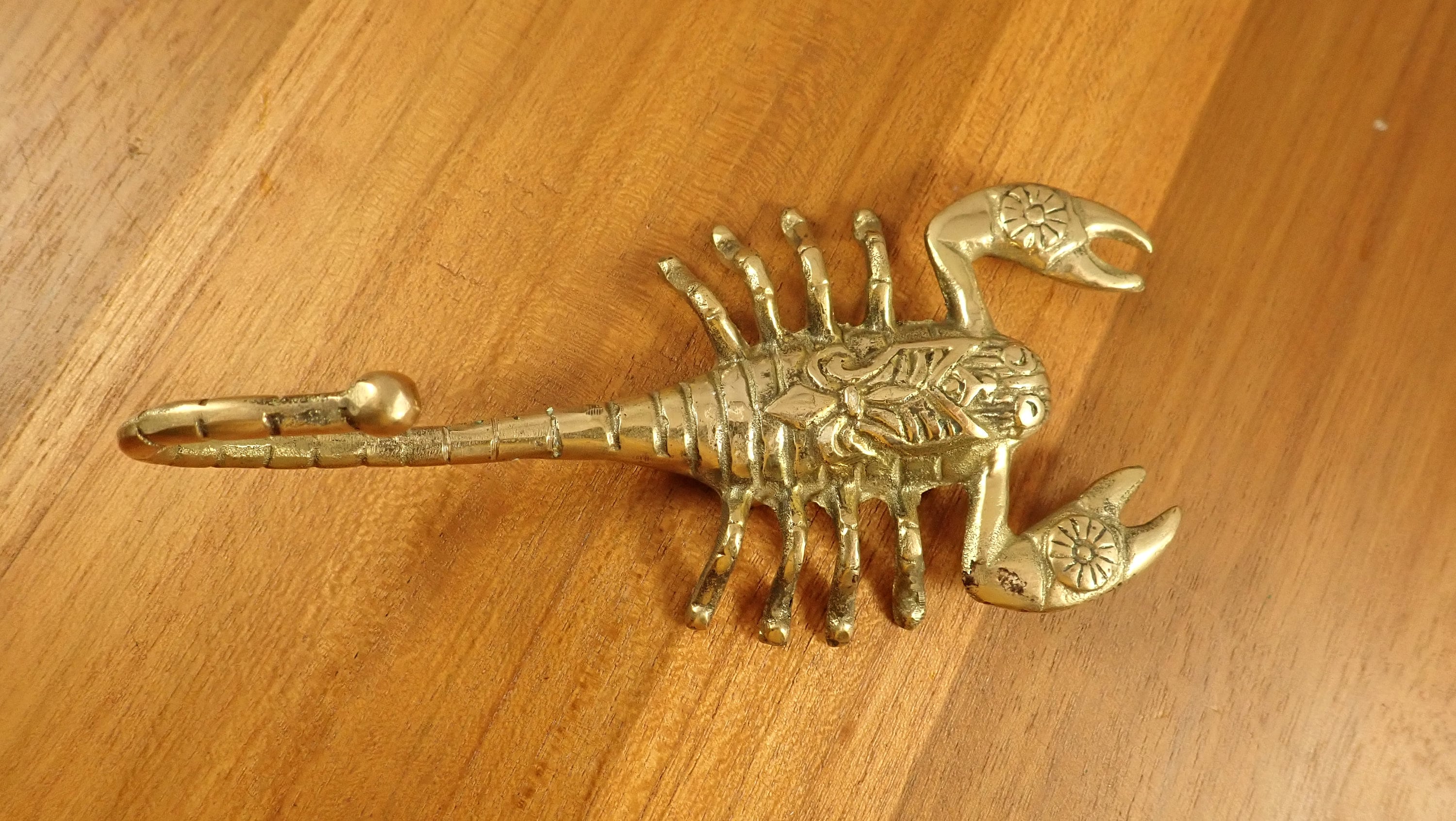 Bronze scorpion hook, hanger